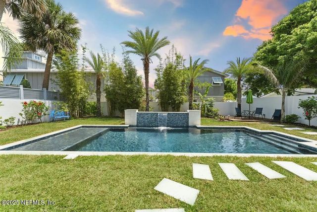 427 N 6TH Street, Jacksonville Beach, FL 32250