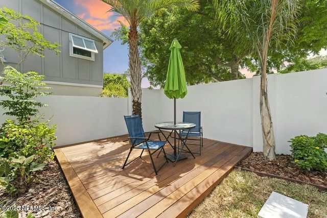 427 N 6TH Street, Jacksonville Beach, FL 32250