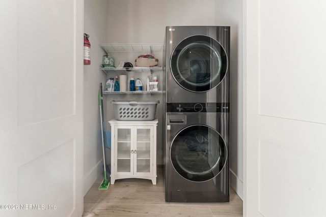 427 N 6TH Street, Jacksonville Beach, FL 32250