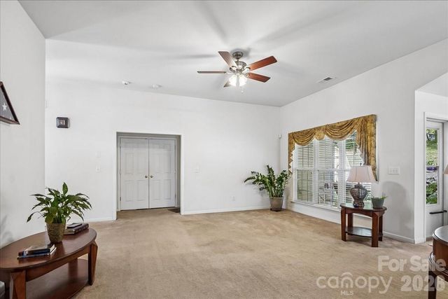 2127 Candlelight Woods Drive, Matthews, NC 28105