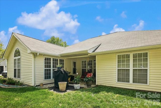 2127 Candlelight Woods Drive, Matthews, NC 28105