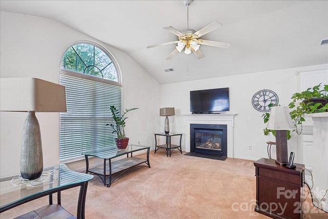 2127 Candlelight Woods Drive, Matthews, NC 28105