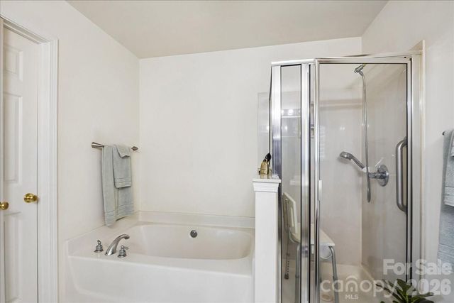 2127 Candlelight Woods Drive, Matthews, NC 28105