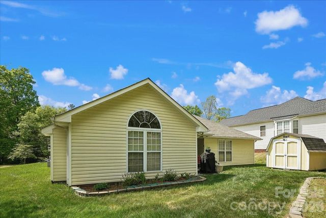 2127 Candlelight Woods Drive, Matthews, NC 28105