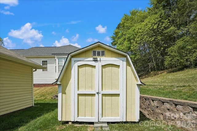 2127 Candlelight Woods Drive, Matthews, NC 28105