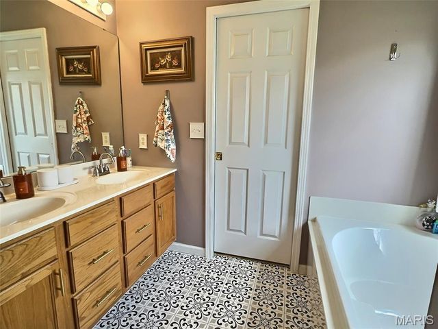 2549 Spyglass Court, Edwardsville, IL 62025