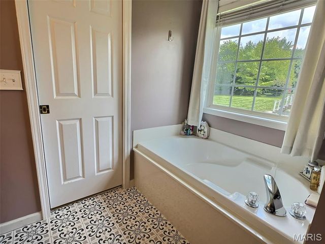 2549 Spyglass Court, Edwardsville, IL 62025