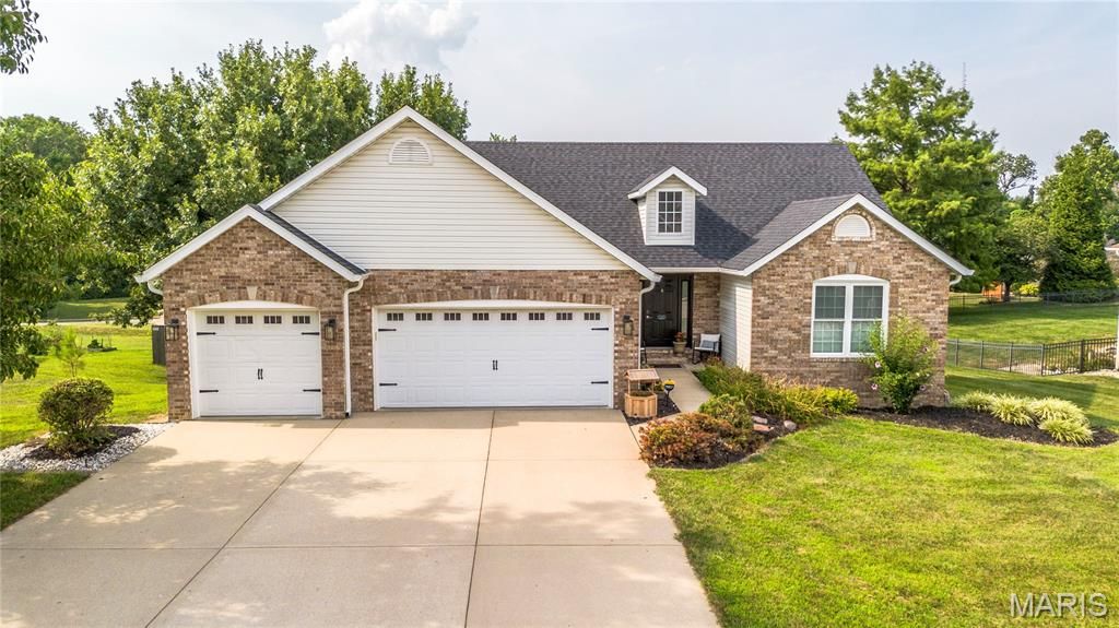 2549 Spyglass Court, Edwardsville, IL 62025