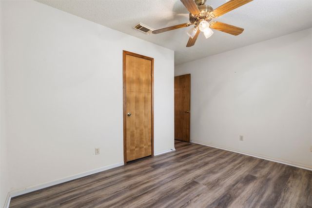 708 Hunter DR, Rockdale, TX 76567