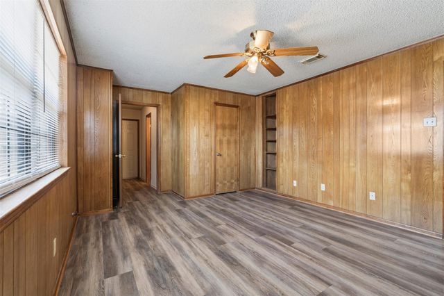 708 Hunter DR, Rockdale, TX 76567