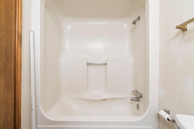 708 Hunter DR, Rockdale, TX 76567