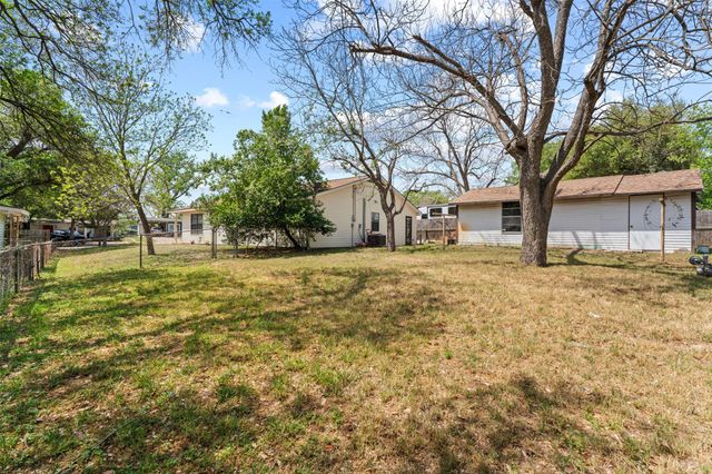 708 Hunter DR, Rockdale, TX 76567