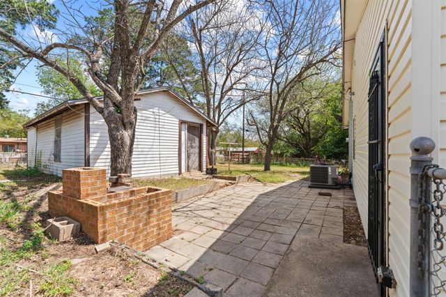 708 Hunter DR, Rockdale, TX 76567