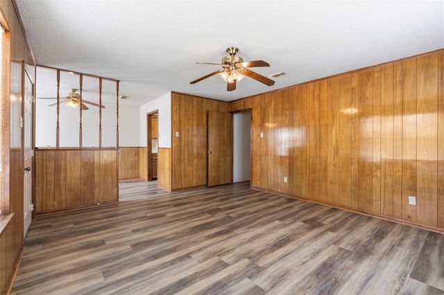 708 Hunter DR, Rockdale, TX 76567