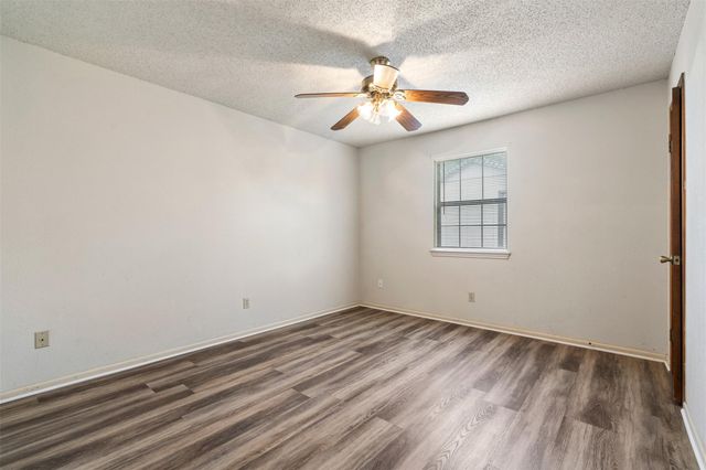 708 Hunter DR, Rockdale, TX 76567