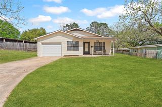708 Hunter DR, Rockdale, TX 76567