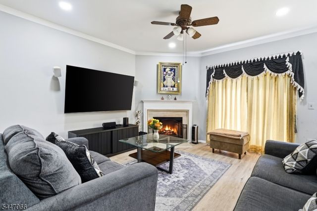 4 Reins Ct, Franklin Twp., NJ 08873