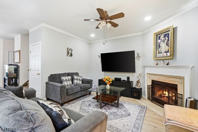 4 Reins Ct, Franklin Twp., NJ 08873