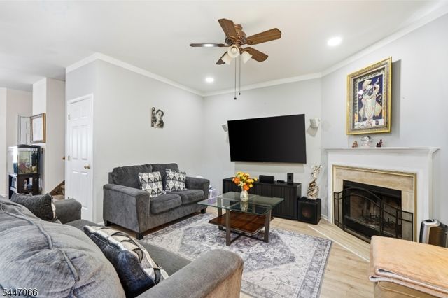 4 Reins Ct, Franklin Twp., NJ 08873