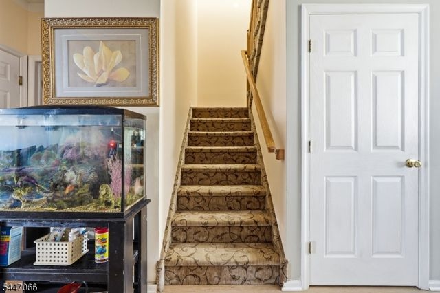 4 Reins Ct, Franklin Twp., NJ 08873