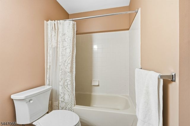 4 Reins Ct, Franklin Twp., NJ 08873