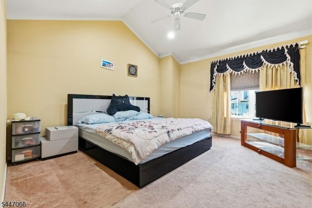 4 Reins Ct, Franklin Twp., NJ 08873