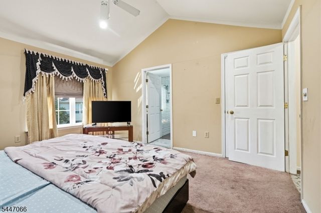 4 Reins Ct, Franklin Twp., NJ 08873