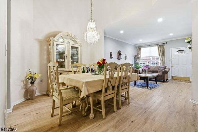4 Reins Ct, Franklin Twp., NJ 08873