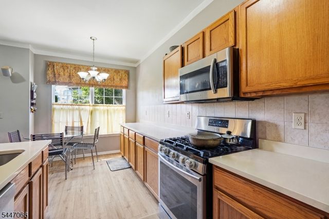 4 Reins Ct, Franklin Twp., NJ 08873