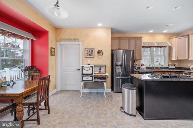 3900 WATER FRONT CT, Bumpass, VA 23024