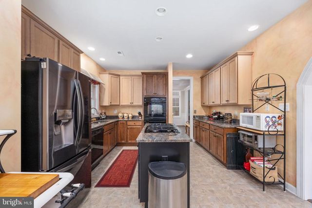 3900 WATER FRONT CT, Bumpass, VA 23024