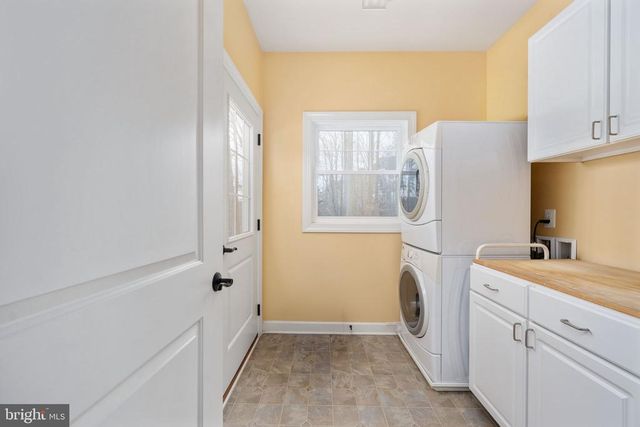 3900 WATER FRONT CT, Bumpass, VA 23024