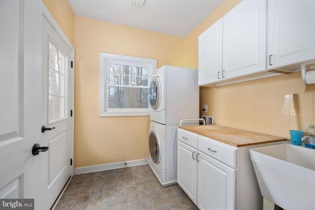 3900 WATER FRONT CT, Bumpass, VA 23024