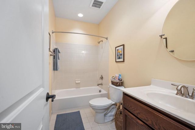 3900 WATER FRONT CT, Bumpass, VA 23024