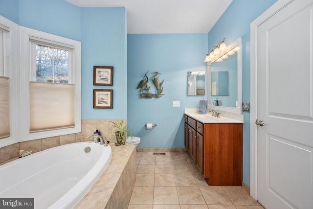 3900 WATER FRONT CT, Bumpass, VA 23024