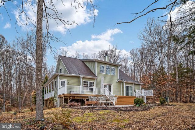 3900 WATER FRONT CT, Bumpass, VA 23024