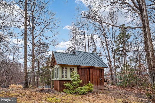 3900 WATER FRONT CT, Bumpass, VA 23024