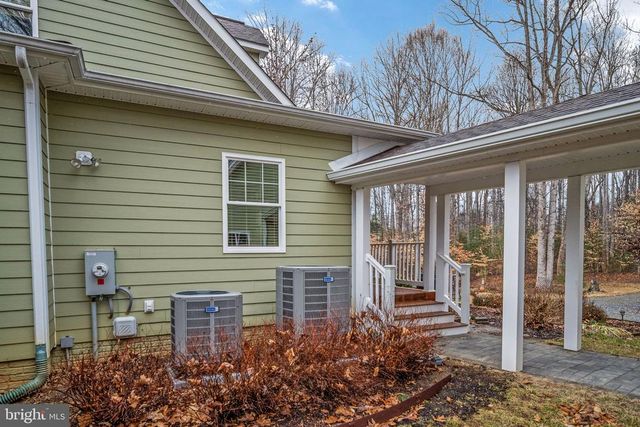 3900 WATER FRONT CT, Bumpass, VA 23024