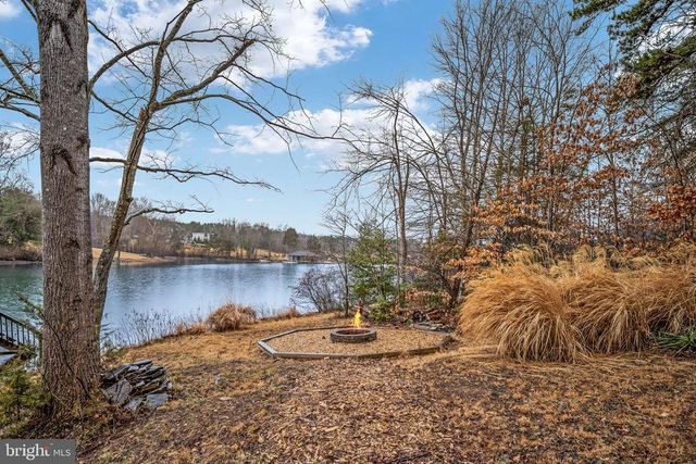 3900 WATER FRONT CT, Bumpass, VA 23024