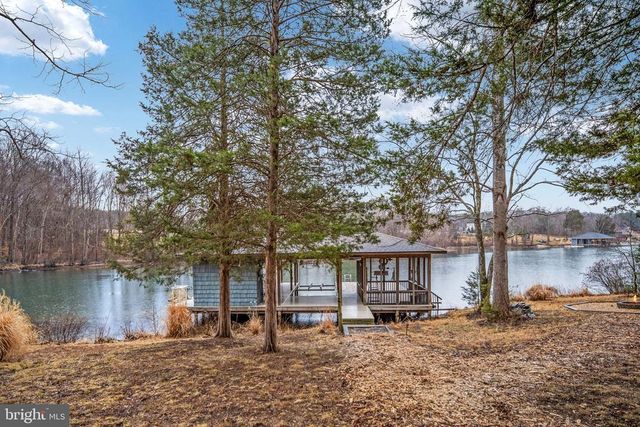 3900 WATER FRONT CT, Bumpass, VA 23024