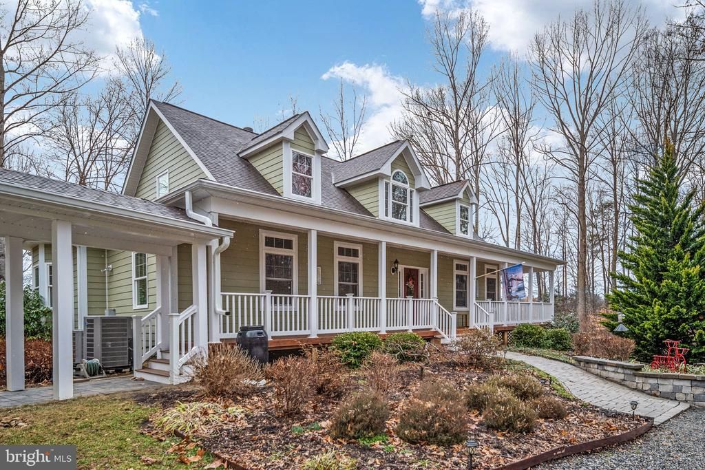 3900 WATER FRONT CT, Bumpass, VA 23024