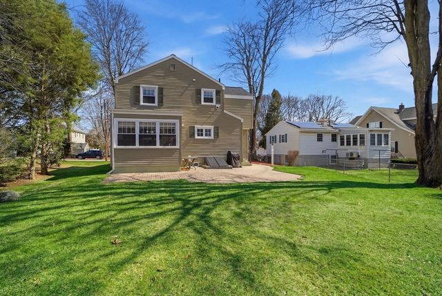 85 Newbury St, Lowell, MA 01851