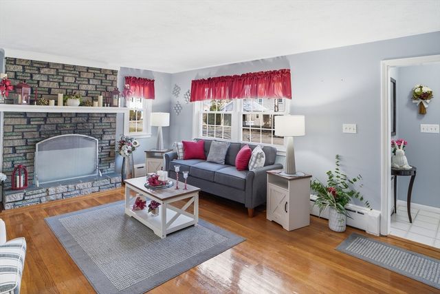 85 Newbury St, Lowell, MA 01851