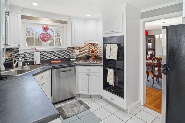 85 Newbury St, Lowell, MA 01851