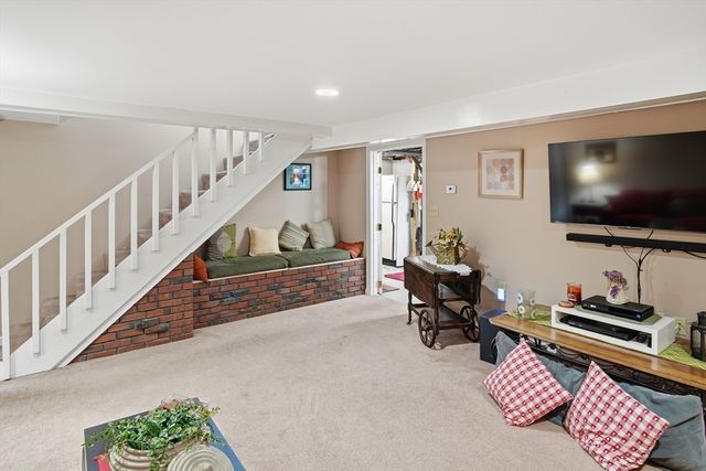 85 Newbury St, Lowell, MA 01851