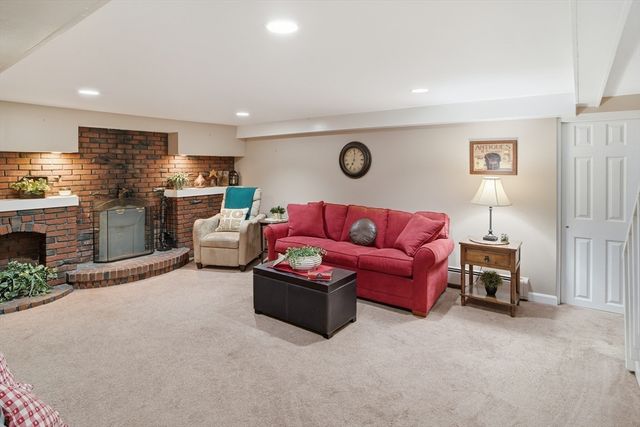 85 Newbury St, Lowell, MA 01851