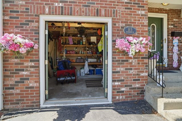 85 Newbury St, Lowell, MA 01851