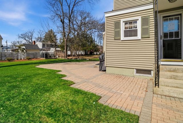 85 Newbury St, Lowell, MA 01851