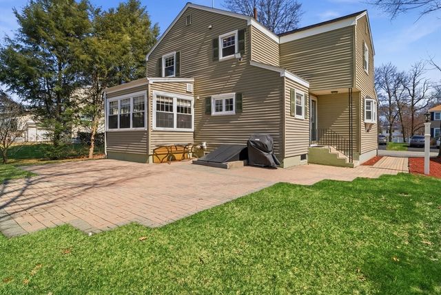 85 Newbury St, Lowell, MA 01851