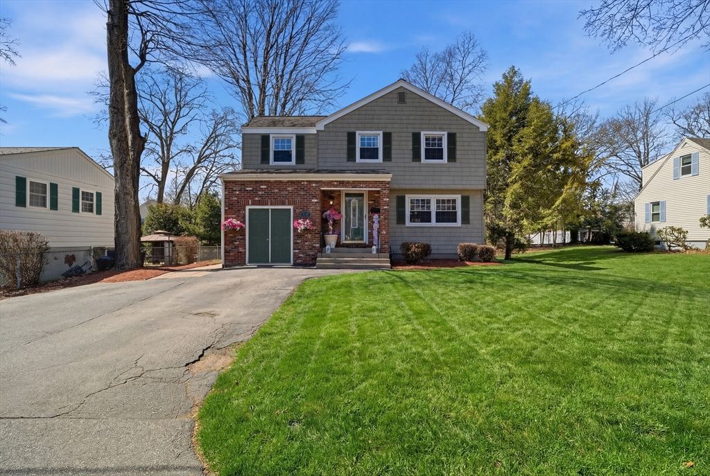 85 Newbury St, Lowell, MA 01851